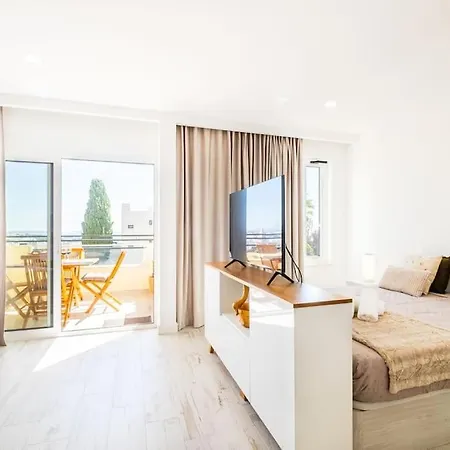 White - Ocean View Апартаменти *