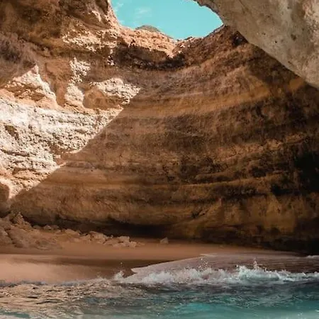 White - Ocean View Апартаменти